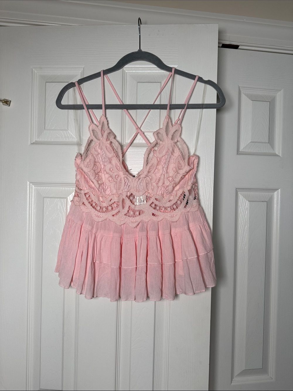 NWT Trixxi Pink blush Lace Crochet Tiered Camisole peplum Top size M